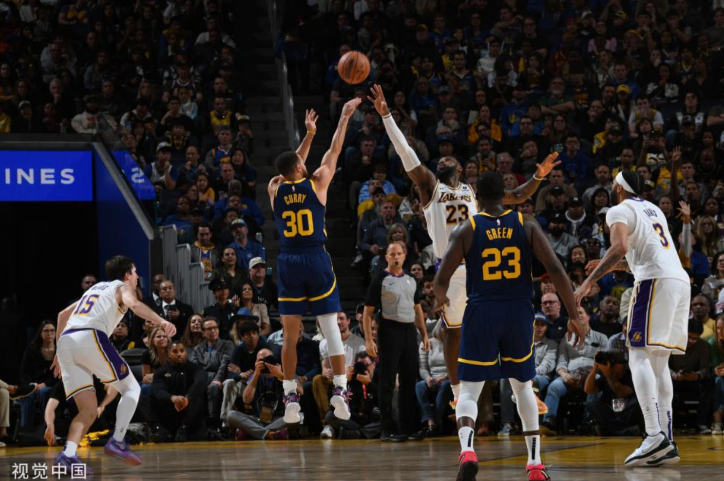 库里在C9比赛中比赛规则变更，比赛局势复杂引发热议！上演精彩一战的简单介绍