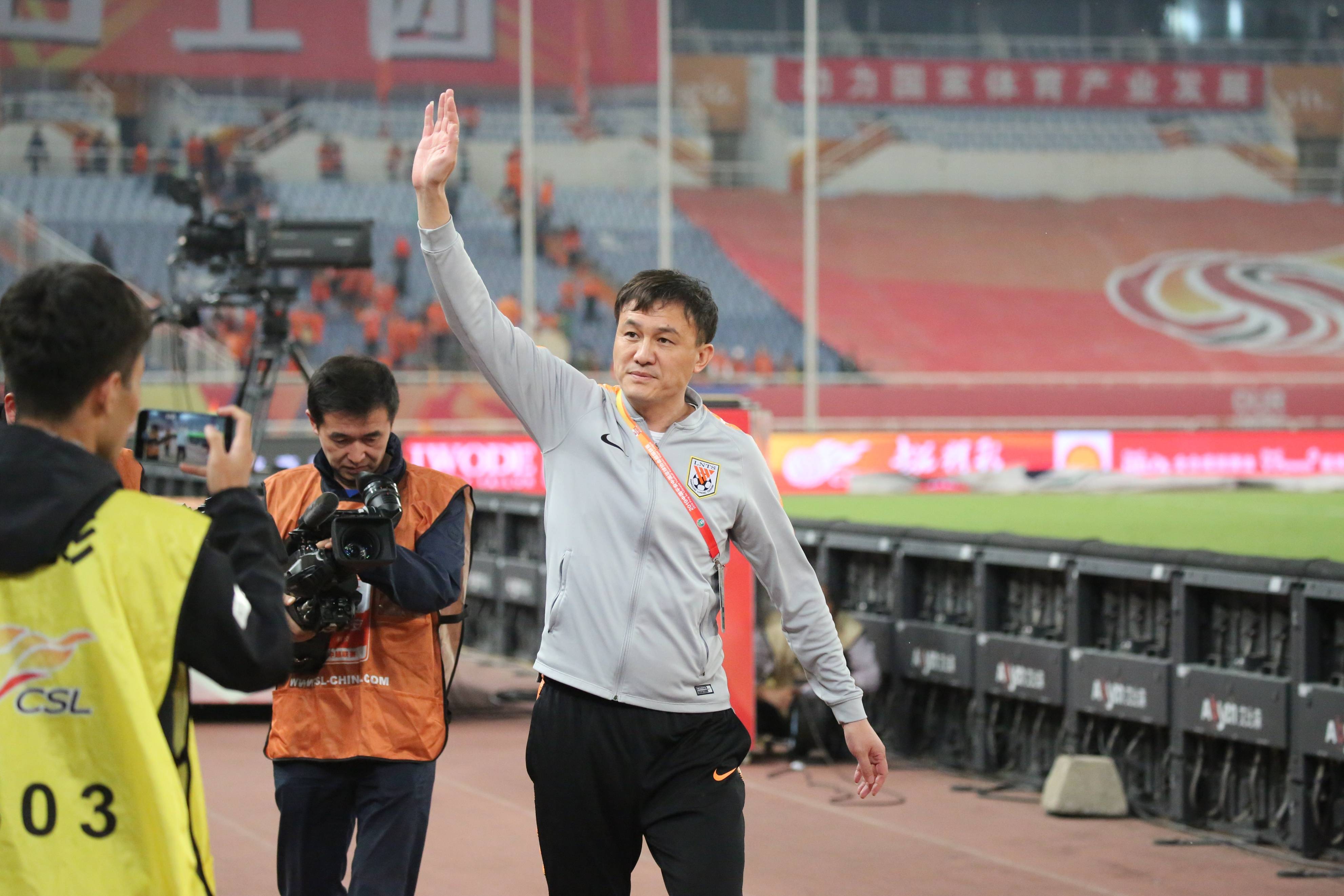 犹他爵士训练开放日，冲刺阶段回应争议引欢呼，中超在即，赛季目标并未改变的简单介绍