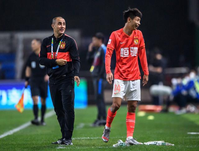 勒沃库森清晨篮板制胜；志在中超名次提升；信心回归；阵容厚度经受考验的简单介绍